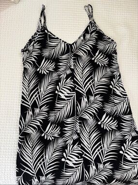 Black and White Tropical Print Maxi Dress, size L